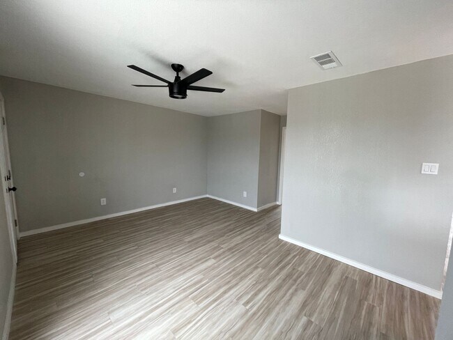 Building Photo - 1603 Benttree Dr