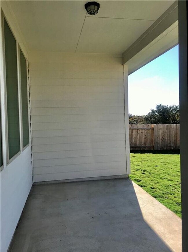 Building Photo - Brand New 4 bedroom One Story - Vista Vera...