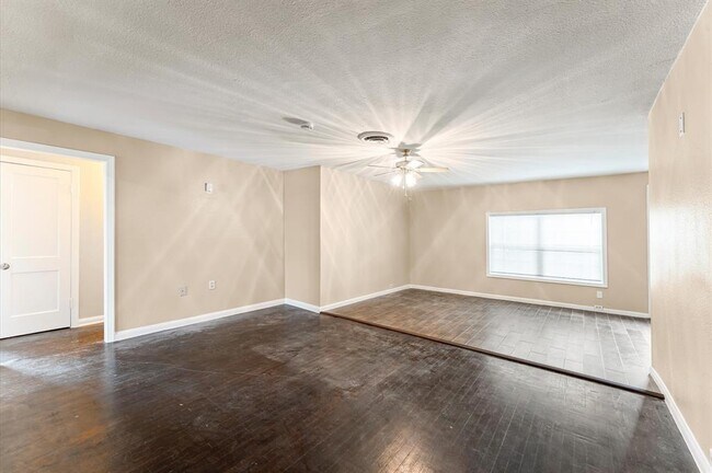 Building Photo - 3216 Avenue I