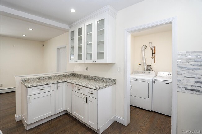 Building Photo - 987 Kings Pkwy