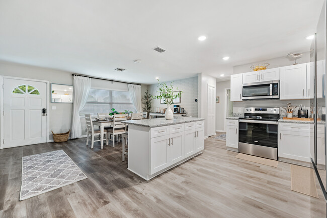 Building Photo - 11354 123rd Terrace N