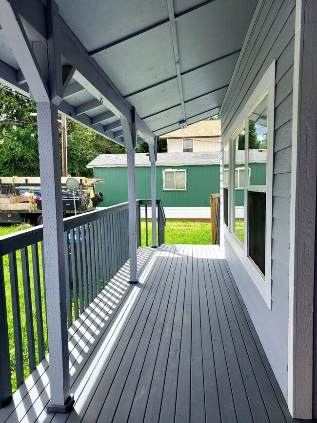 Building Photo - 2 Story Remodeled Single-Family Home in Po...