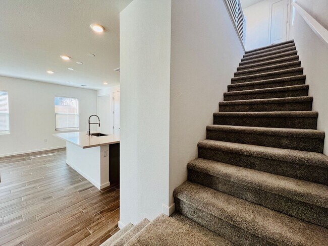 Building Photo - s 4 bedroom 2.5 Bathrooms with Loft, home ...
