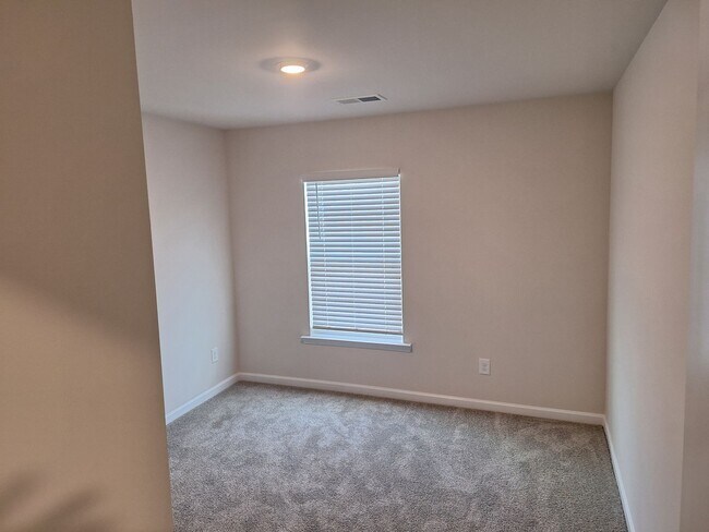 Building Photo - 725 Gatestone Ln