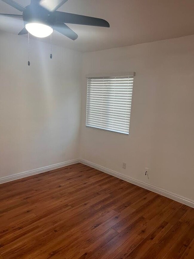 Building Photo - Renovated 2 Bedroom/ 1 Bathroom Condo Avai...