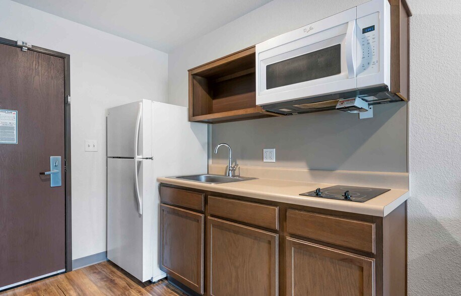 Building Photo - Furnished Studio-Melbourne - West Melbourne