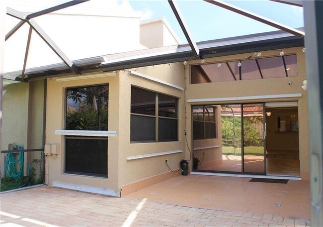 Building Photo - 6722 Canary Palm Cir