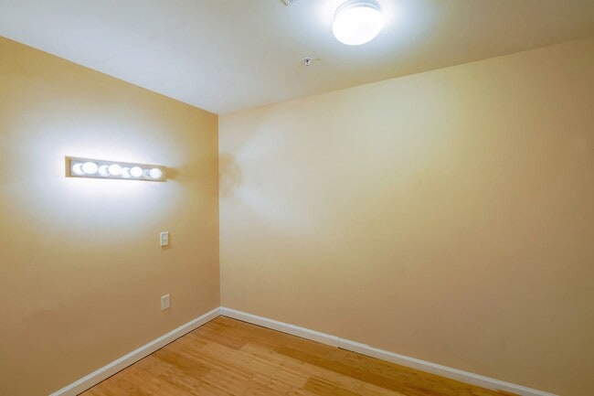 Building Photo - Luxury Townhome in the Heart of the Kentlands