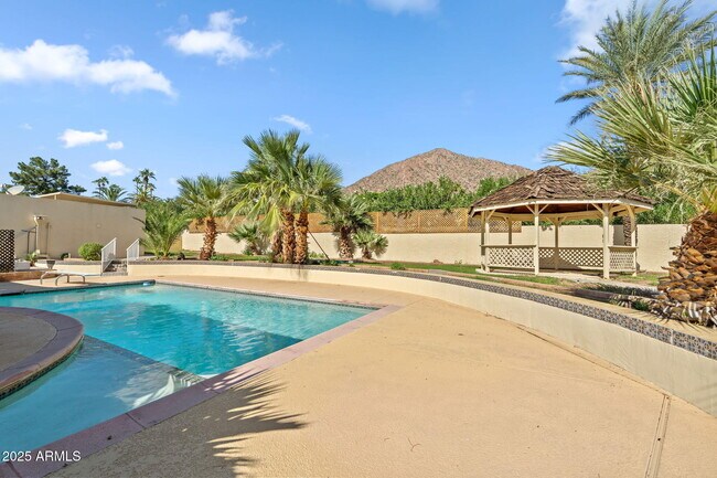 Building Photo - 5310 E Camelback Rd