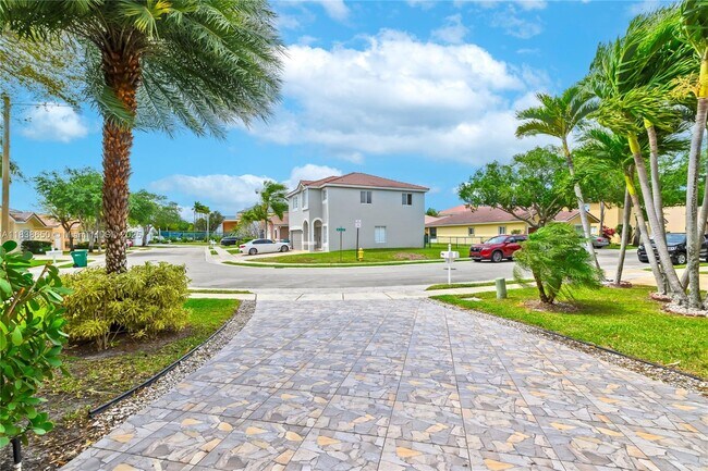 Building Photo - 7602 NW 99th Terrace