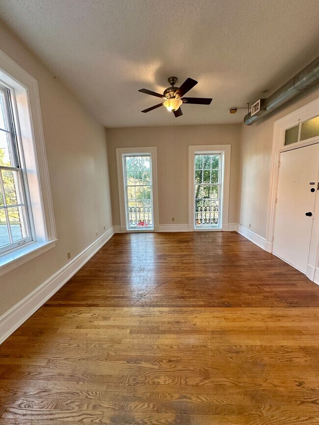 Building Photo - 217 Abercorn St