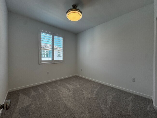 Building Photo - Beautiful, New Siena 3 Bedroom, 2.5 Bath Townhome with Solar for Rent