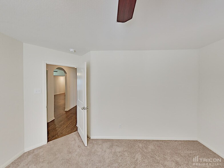 Building Photo - 2402 Regatta Ln