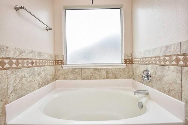 Building Photo - 407 Stream Mill Ln