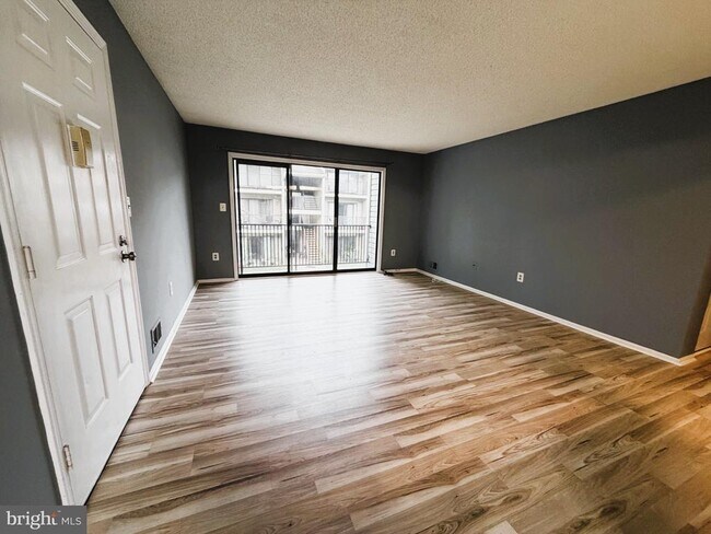 Building Photo - 8 Joyner Ct