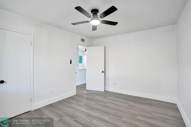 Building Photo - 1821 Middle River Dr