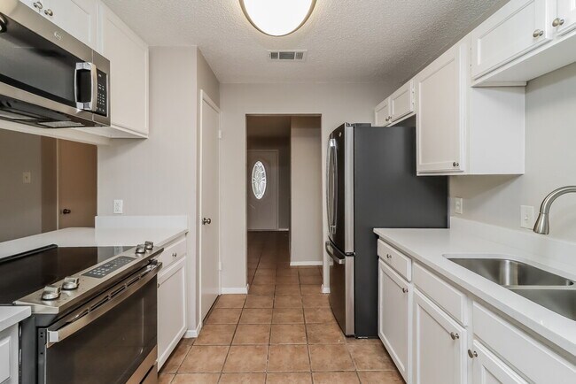 Building Photo - 6200 Kary Lynn Dr S