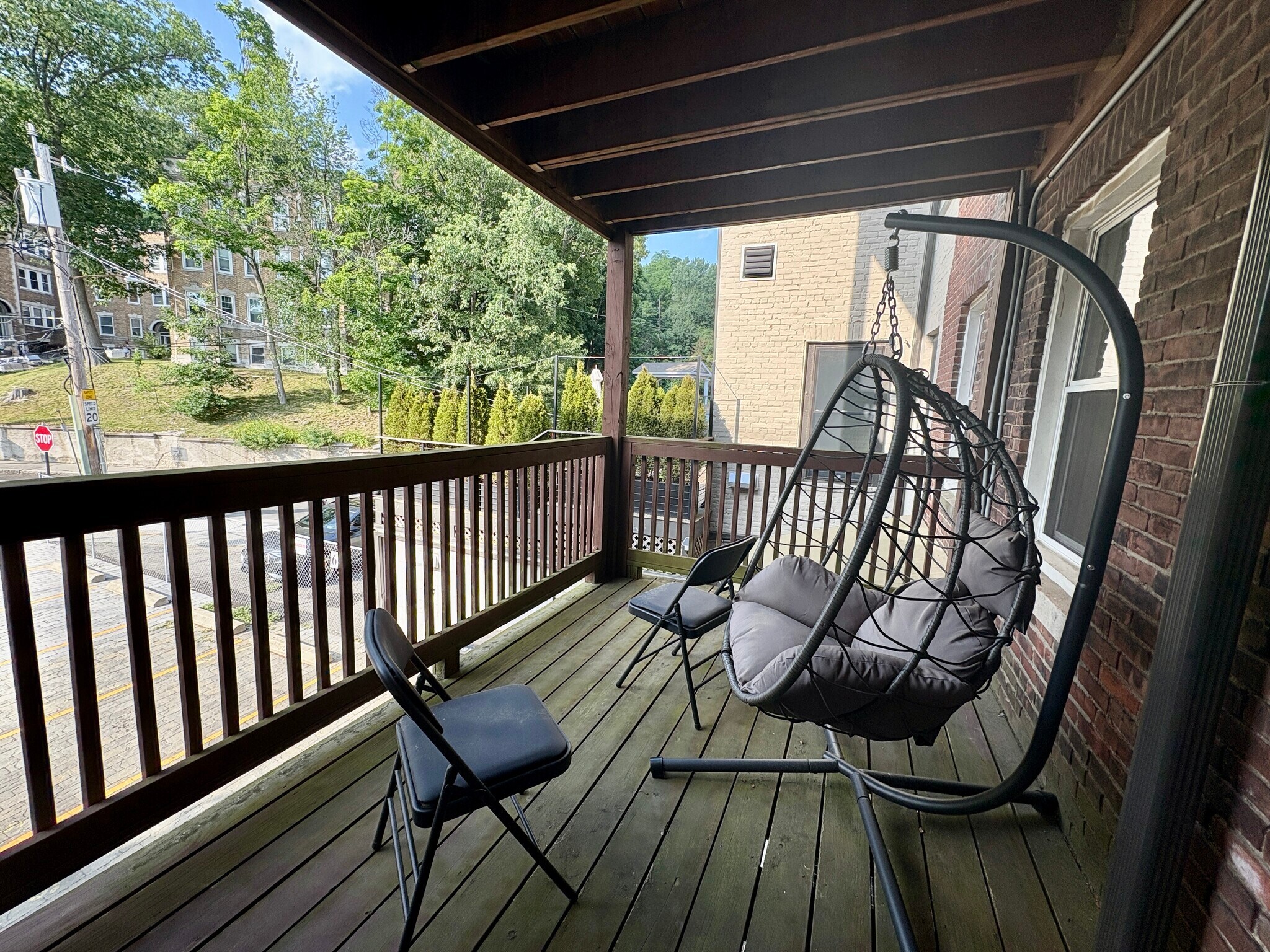 Building Photo - 1614 Beacon St