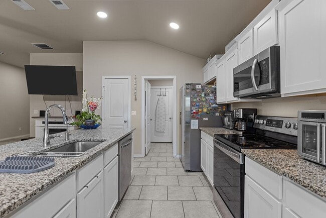 Building Photo - 6908 Wagon Ct