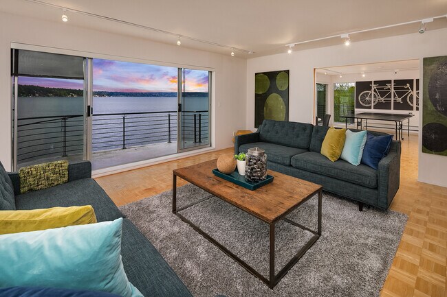 Building Photo - 10514 Riviera Pl NE