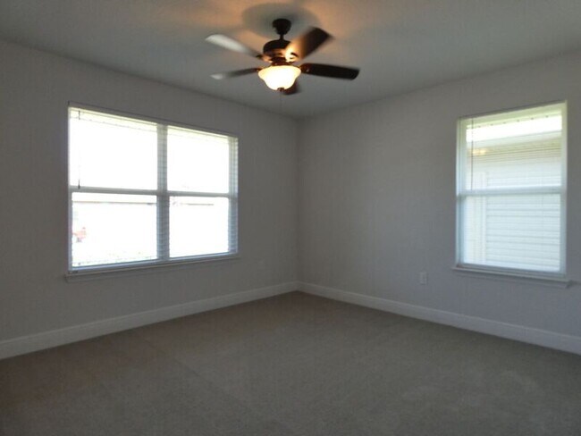 Building Photo - 4117 Hazelhurst Dr
