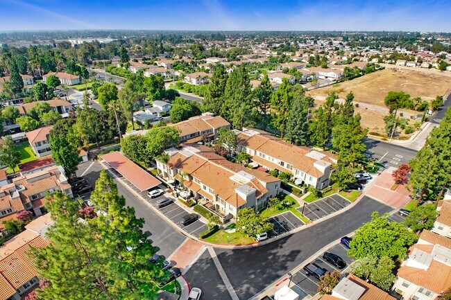 Building Photo - Available now!  2story Condominium for Lease in Rancho Cucamonga!