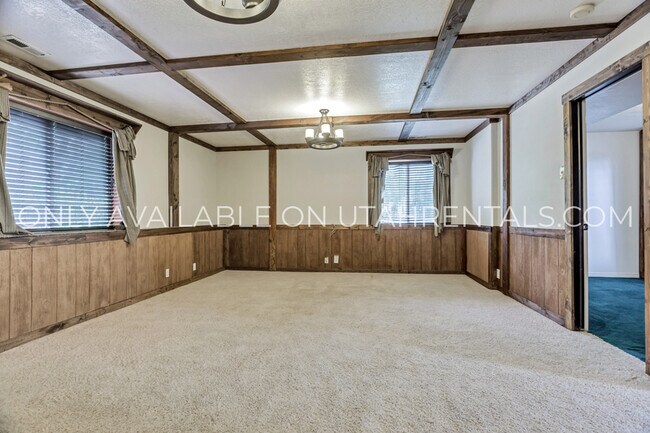 Building Photo - 1437 E Murdock Dr