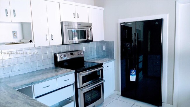 Building Photo - 3531 SW 94th Ave