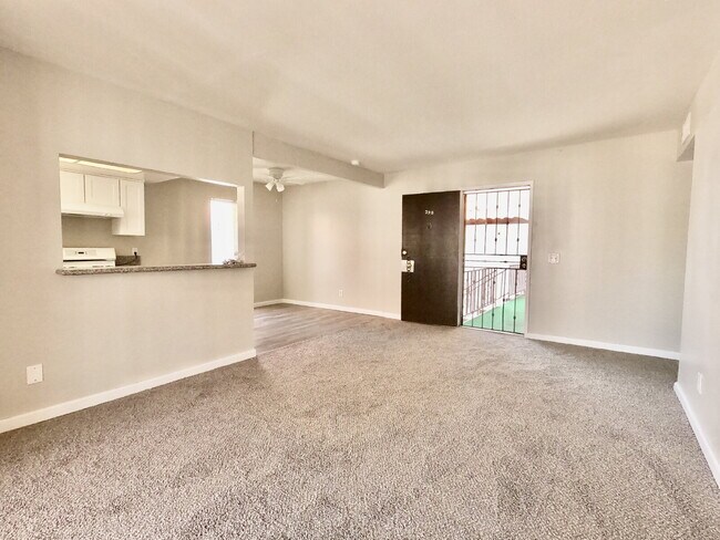 Building Photo - 3 BEDROOM CONDO | COMMUNITY POOLS + WALKING TRAILS | CENTRAL LAS VEGAS LOCATION