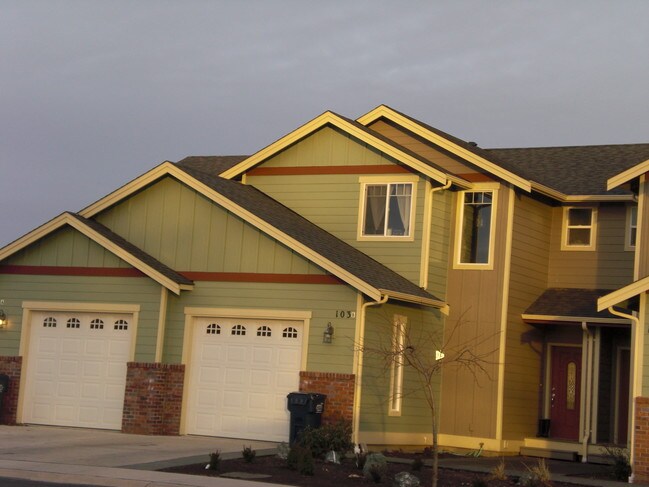 Primary Photo - 103-105 Thendara Park Dr