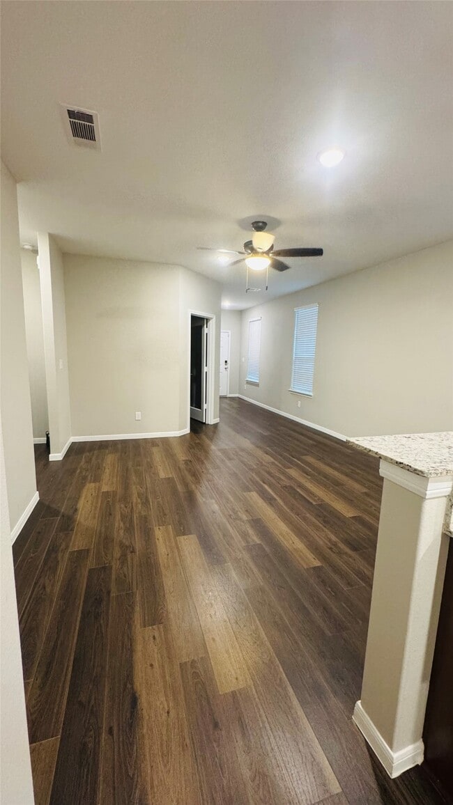 Building Photo - 10473 Pineland Dr