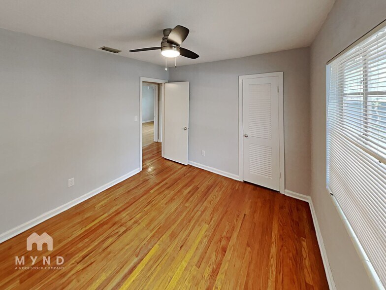 Building Photo - 809 Woodside Ave