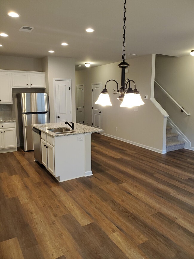 Building Photo - 1400 Creel Ln