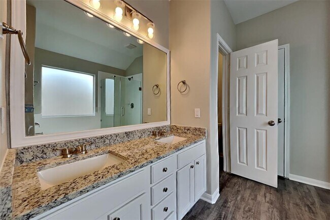 Building Photo - 21015 Kirkland Woods Dr