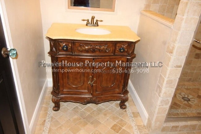 Building Photo - 4017 Doral Dr