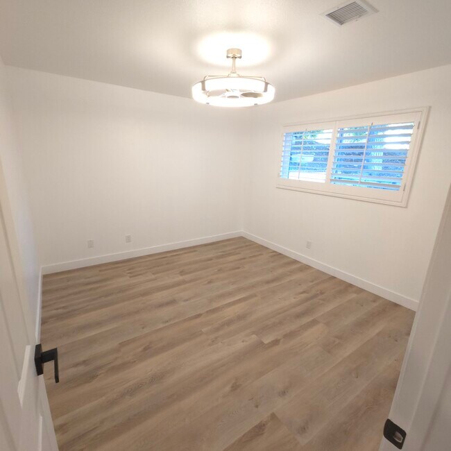 Building Photo - 90 Lupe Ave