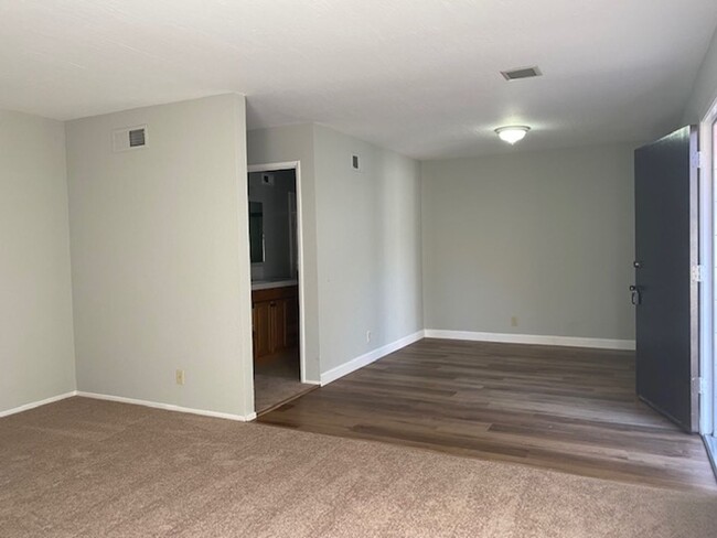 Building Photo - 3 Bedroom 2 Bathroom Single Family Home in...