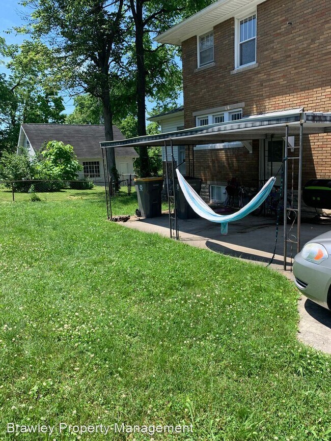 Building Photo - 5 br, 2.5 bath House - 114 E. 1st St