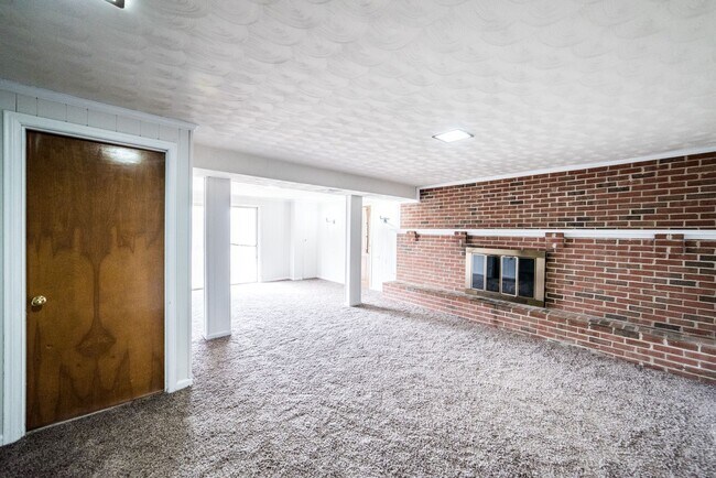 Building Photo - 4 Bedroom || 3 Bathroom Home with Finished Basement