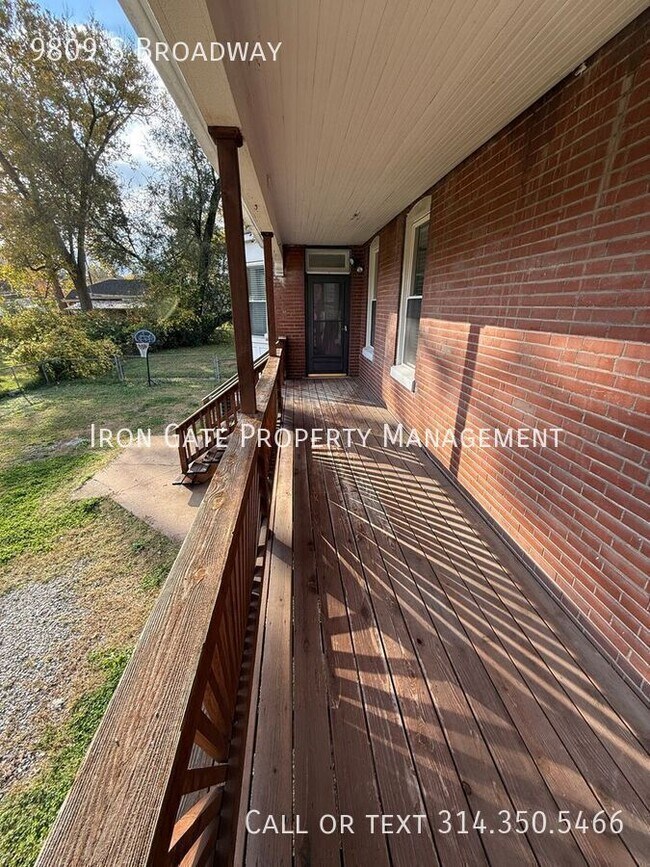 Building Photo - 9809 S Broadway