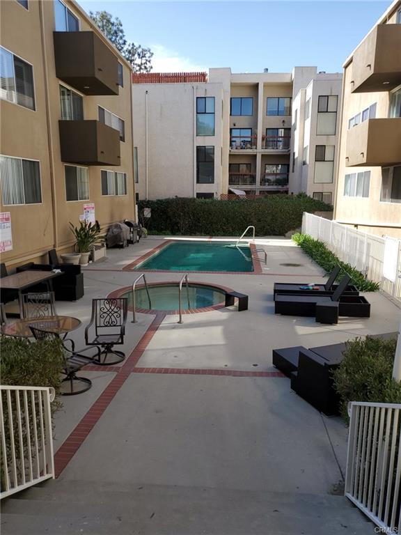 pool - 14141 Dickens St