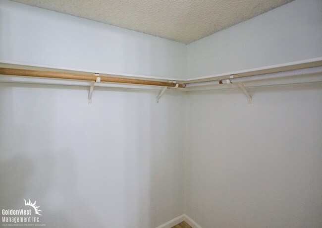 Building Photo - Charming 2Bdm 2Ba Condo in Gated Community!