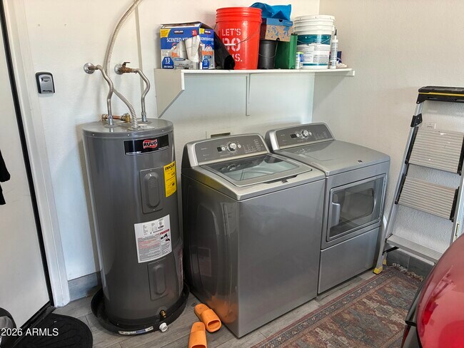 Building Photo - 1411 E Orangewood Ave