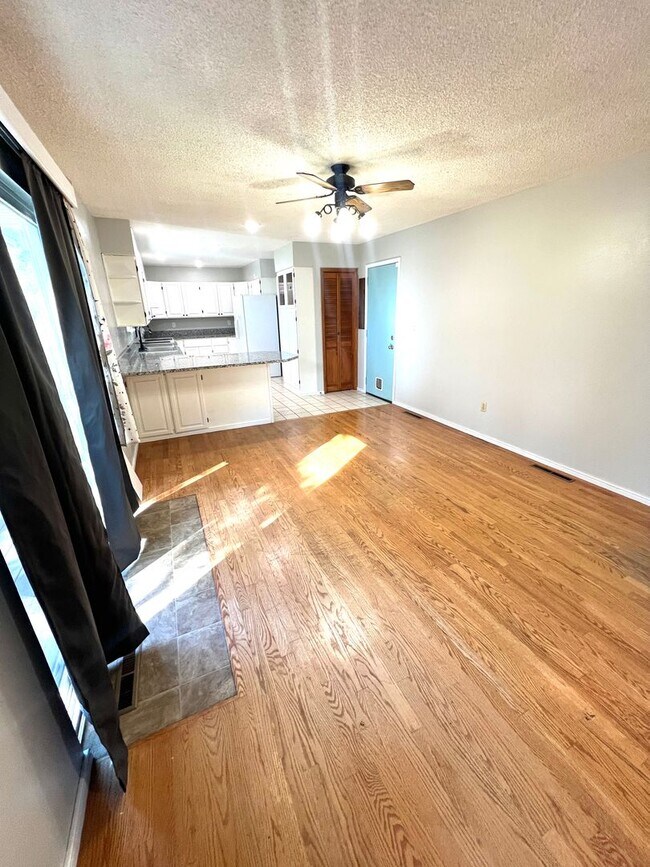 Building Photo - Beautiful 4 Bedroom 3-Bathroom Home