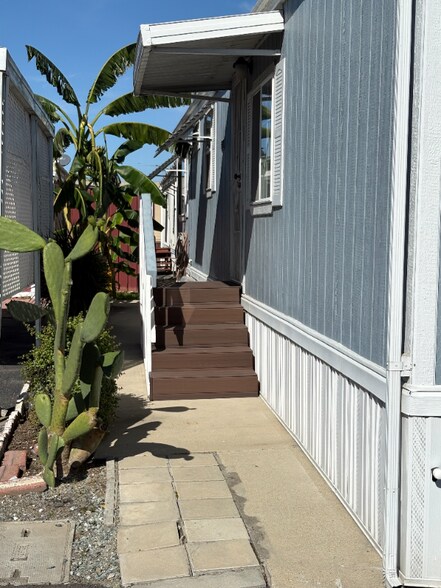 Building Photo - 425 E Gardena Blvd