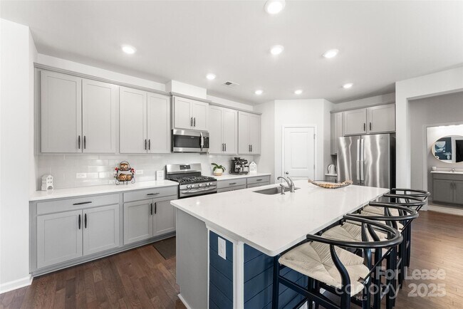 Building Photo - 5034 Moselle Ave