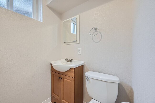 Building Photo - Great location! Updated 3Bed/2Bath Ranch with full basement, wood floors, and large fenced-in-yard!