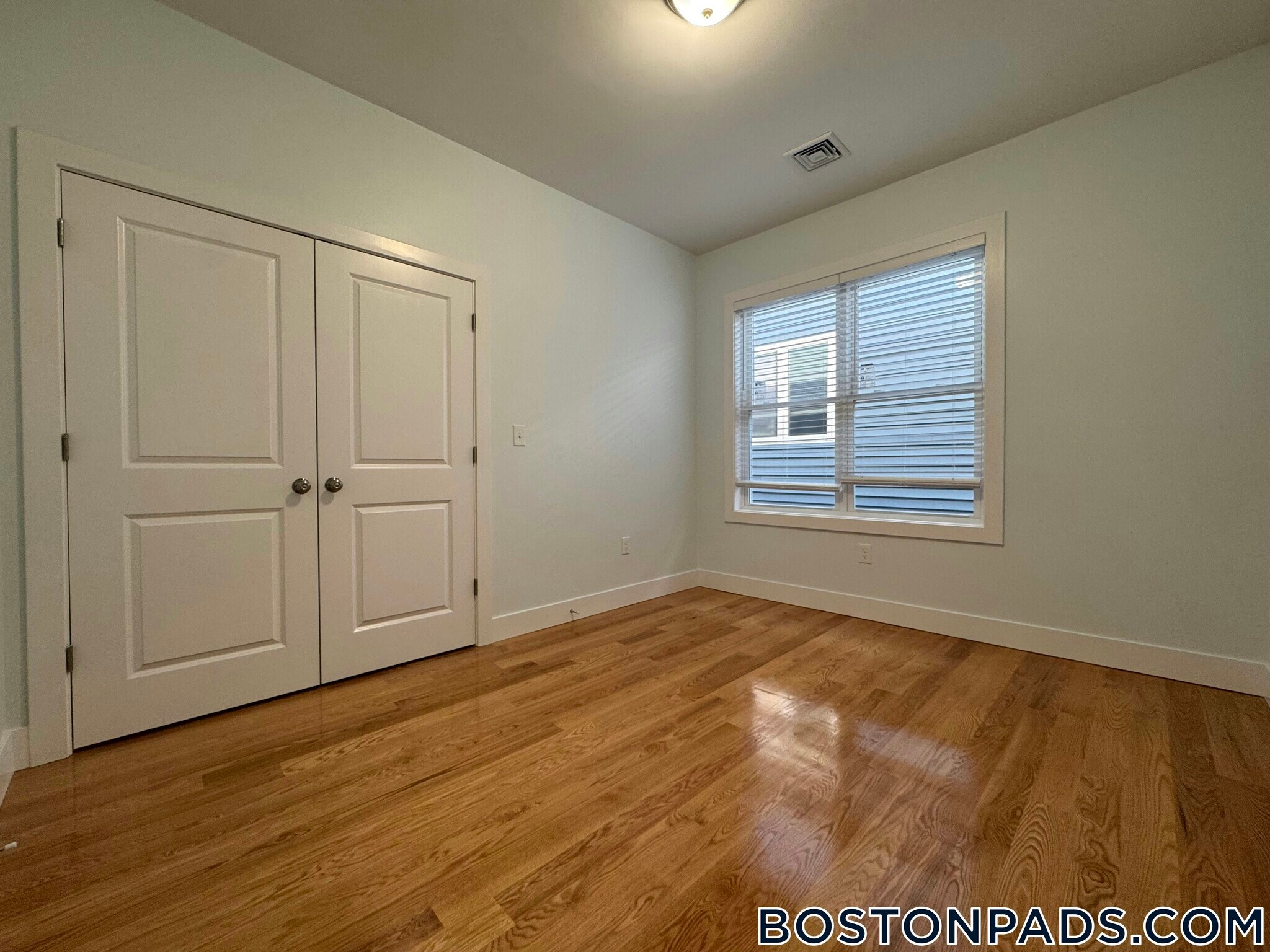 Building Photo - 7 Carson St