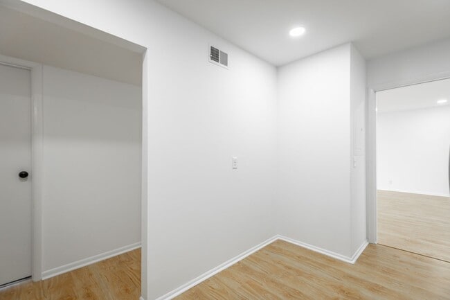 Building Photo - 2 Bedroom 2 Bath in Northshore