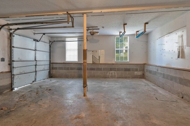 Building Photo - 1409 Aaronwood Dr